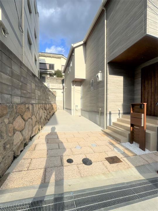 ■駐車場 奥行きがあり自転車、バイクも置いていただけます。