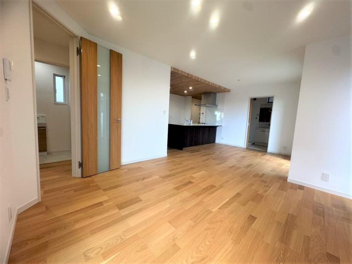 ■LDK約18.5帖 床暖房(リビング・ダイニング)設置