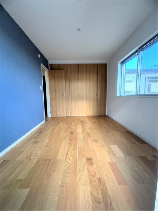 ■南西側居室(約6.0帖) バルコニーに面した明るい居室