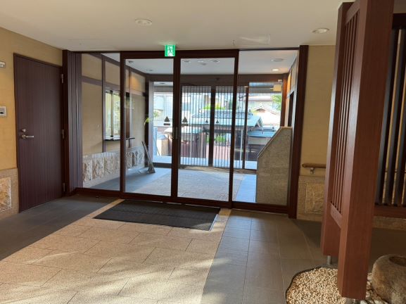 エントランス出入口