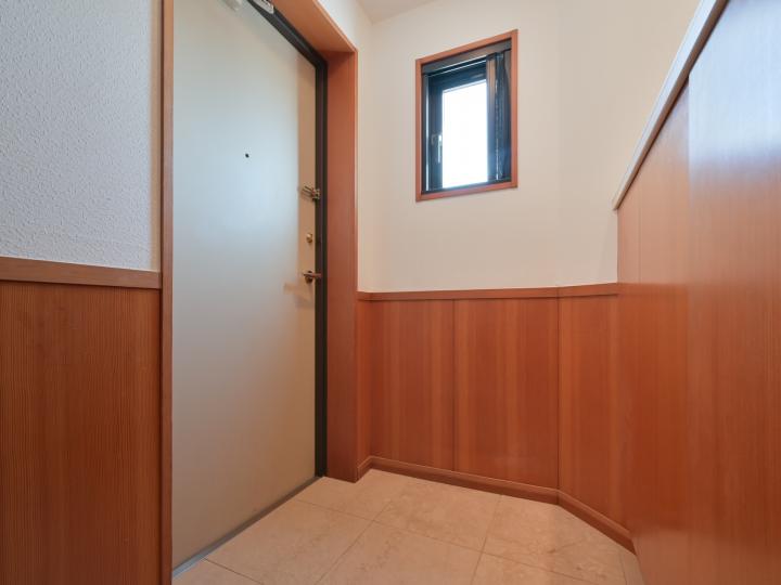 玄関は広くスペースが確保されています。