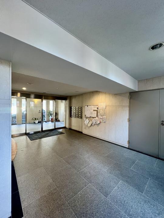 オートロックもございます。