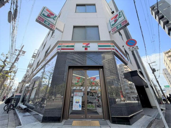 セブンイレブン大阪アメニティパーク前店（徒歩約３分）