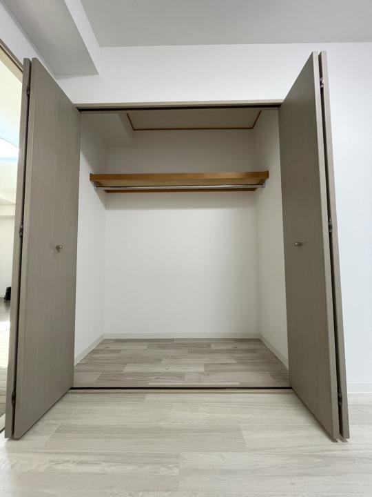 ■洋室(約5.8帖)のクローゼット