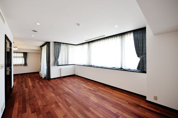 開放感のある明るいリビングダイニング