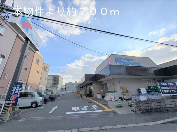 万代鷹殿店　約７００ｍ