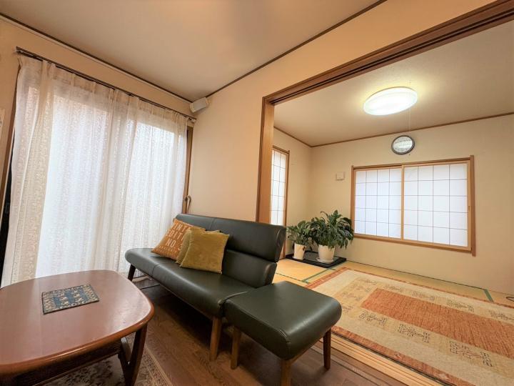 リビングと和室の仕切りを開けて、開放的に利用できます