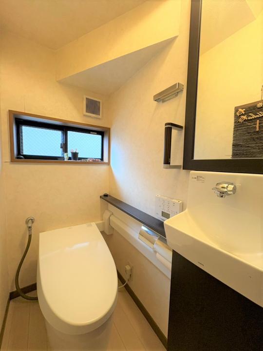 手すり、手洗い、収納あり