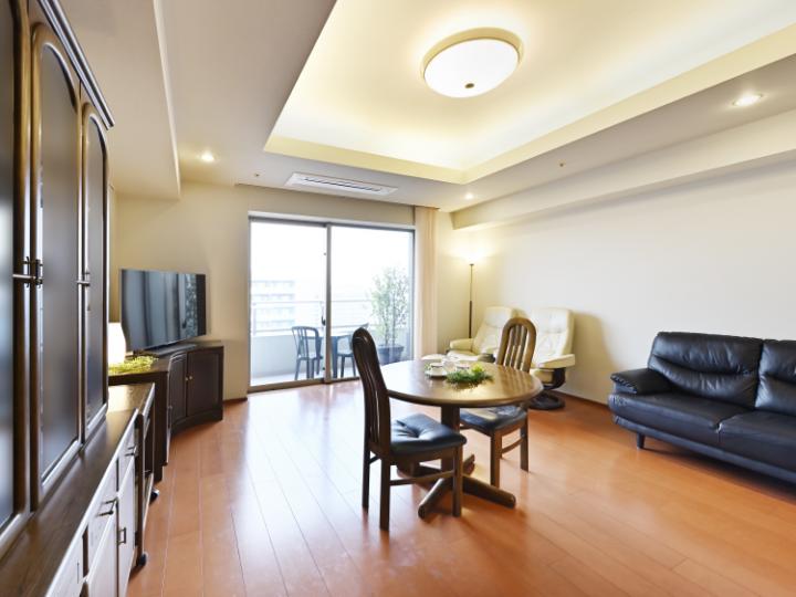 リビングダイニングには床暖房設置