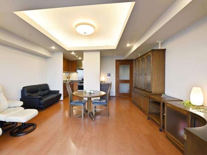 東向きのため午前中からお昼頃にかけて日差しが入ってきます。