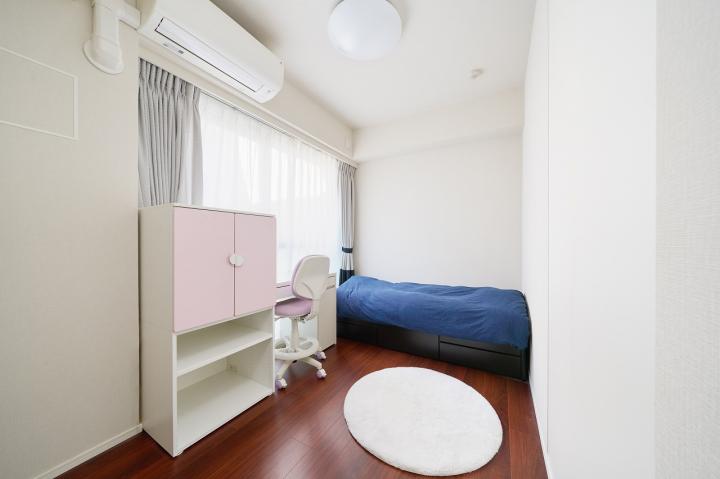 吹抜に面しているため採光有・洋室5.0帖