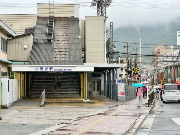 近鉄「高安」駅徒歩約11分、有効面積約73.61平米、間口約8.9m、中古戸建!