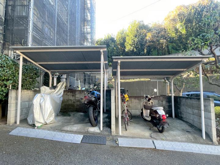 バイク置き場、駐輪場