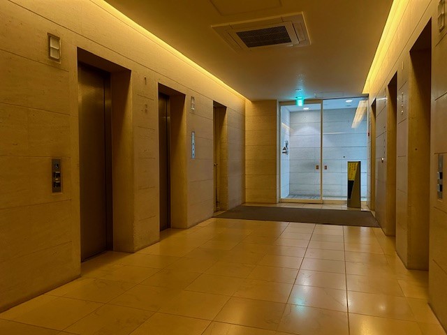 1階エレベーターホール