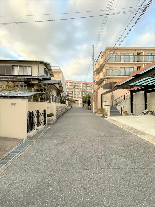 前面道路（北向き）