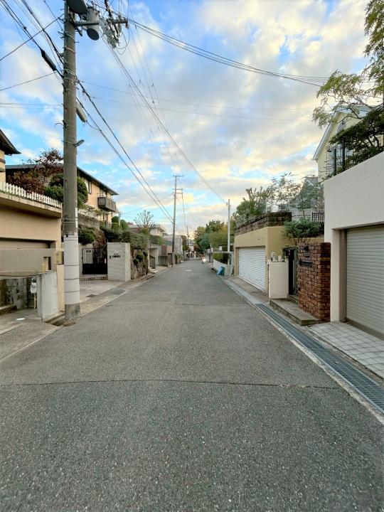 前面道路（南向き）
