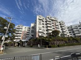 緑地公園グリーンハイツの外観