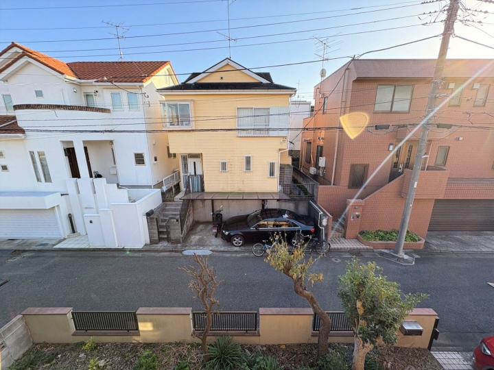 現地建物2階からの眺望(南側前面道路方向)