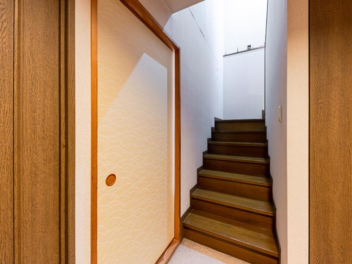 12階から13階に繋がる階段