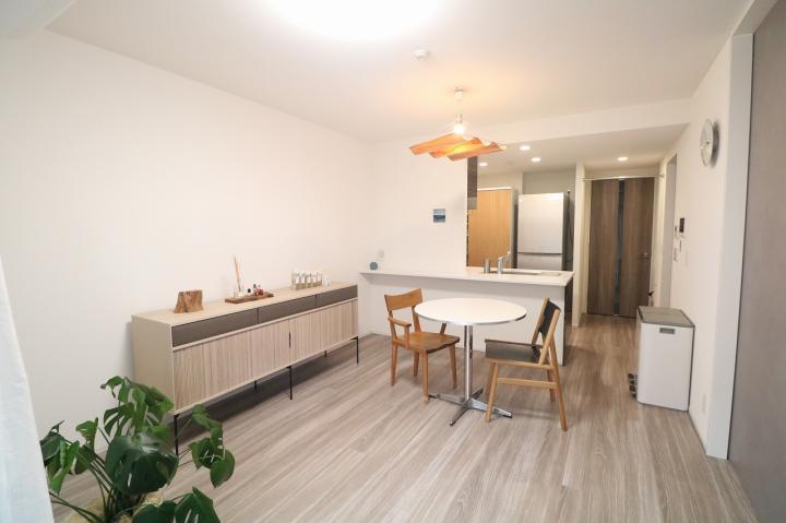 テラス側から撮影したリビングの様子です。