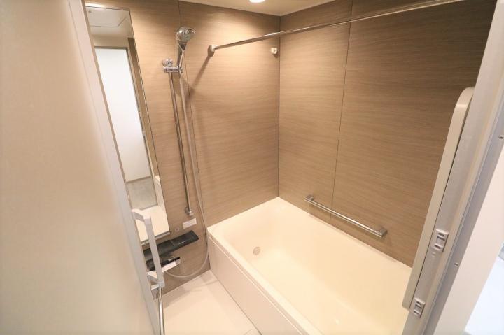 浴室暖房・浴室換気乾燥機付きの浴室です。