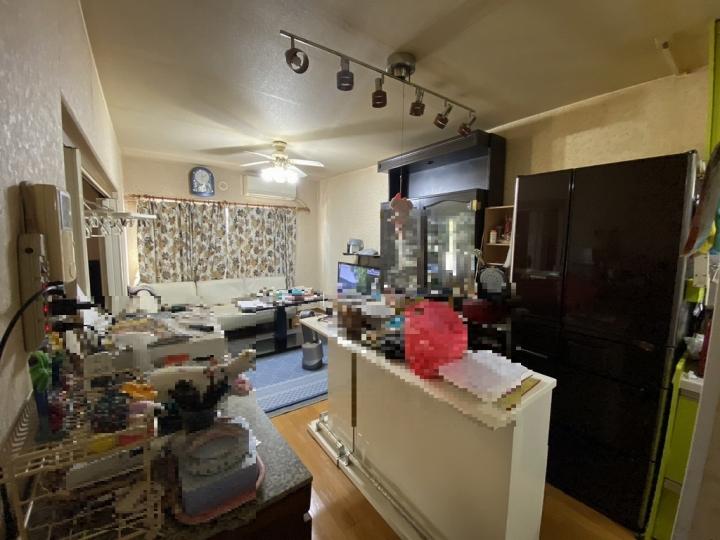 約14帖のリビングダイニングキッチン空間でございます