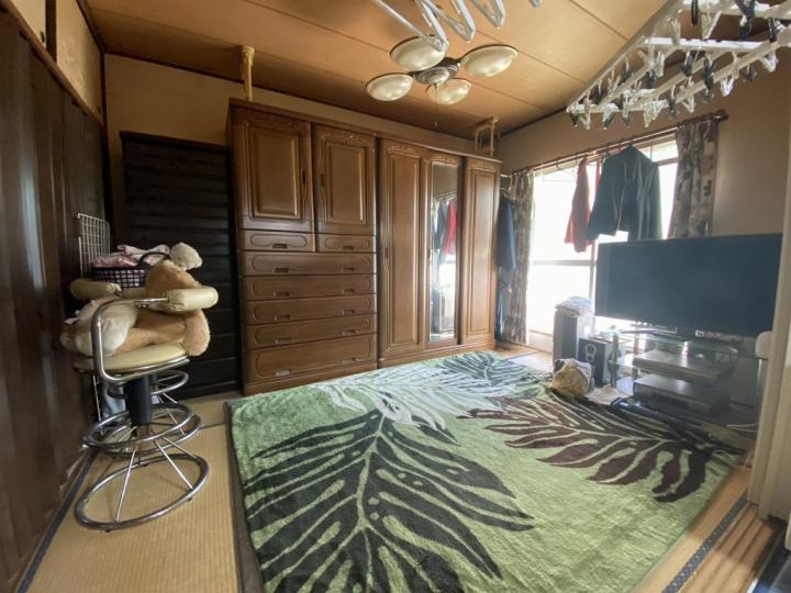 南東向きのバルコニーに面した和室スペース